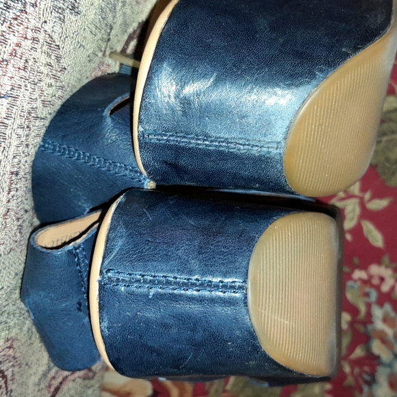 🌺NAVY LEATHER WEDGES - Picture 3 of 7